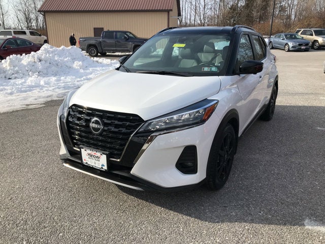 2023 Nissan Kicks SR