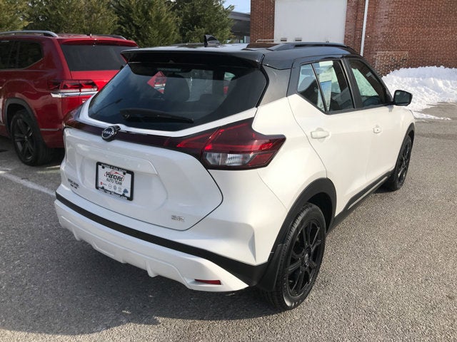 2023 Nissan Kicks SR