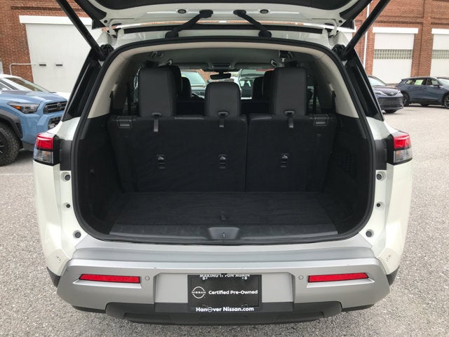 2024 Nissan Pathfinder SL