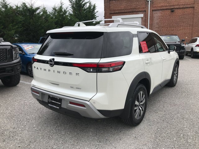 2024 Nissan Pathfinder SL
