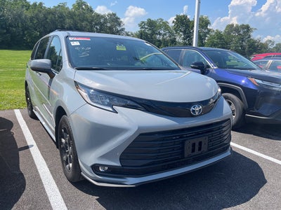 2025 Toyota Sienna Woodland Edition