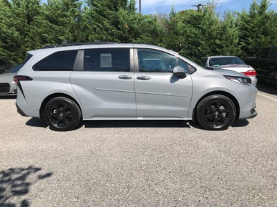2025 Toyota Sienna Woodland Edition