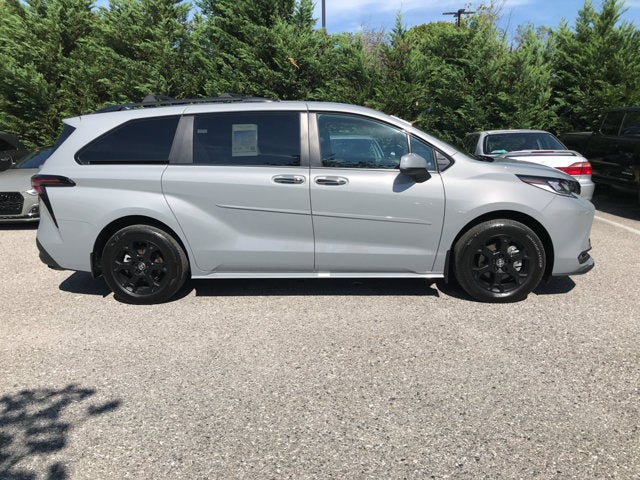 2025 Toyota Sienna Woodland Edition
