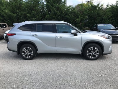 2022 Toyota Highlander Hybrid XLE