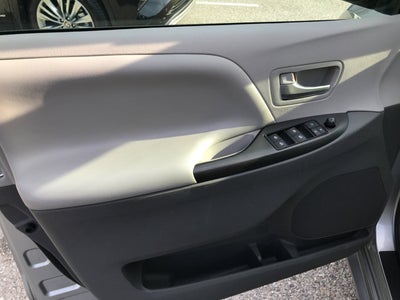 2016 Toyota Sienna LE