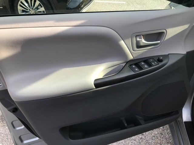 2016 Toyota Sienna LE