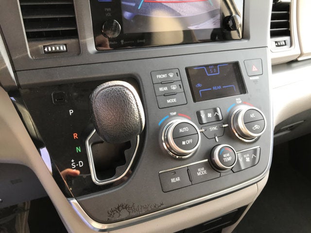 2016 Toyota Sienna LE