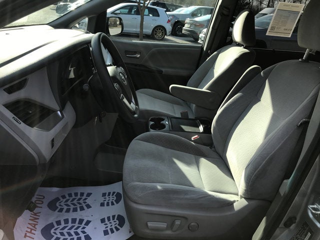 2016 Toyota Sienna LE