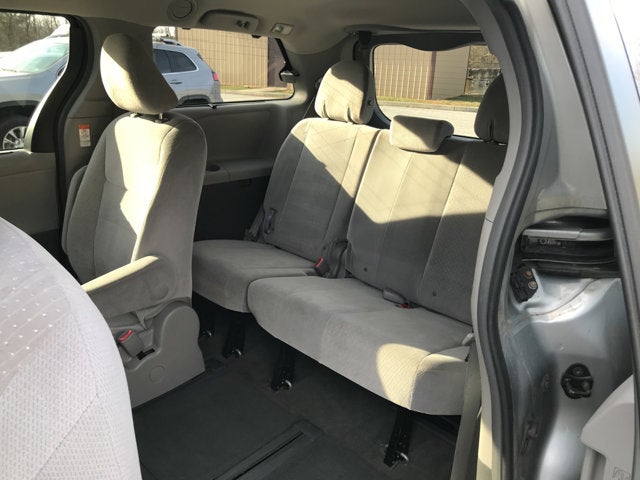 2016 Toyota Sienna LE