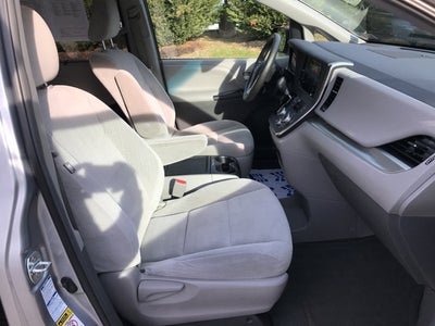 2016 Toyota Sienna LE