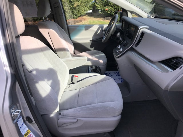 2016 Toyota Sienna LE
