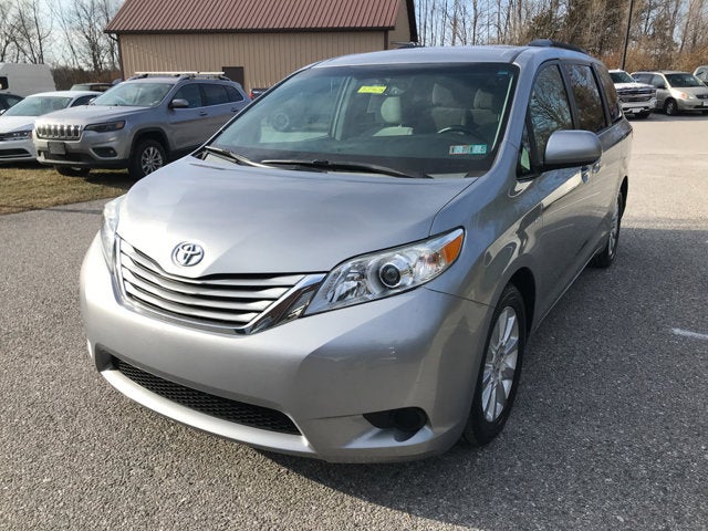 2016 Toyota Sienna LE