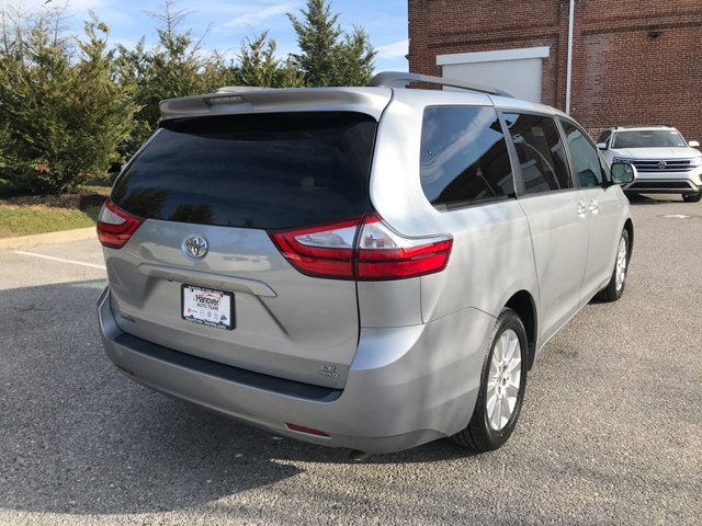 2016 Toyota Sienna LE