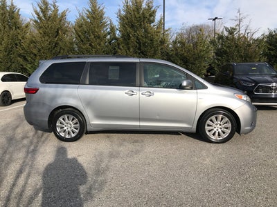 2016 Toyota Sienna LE