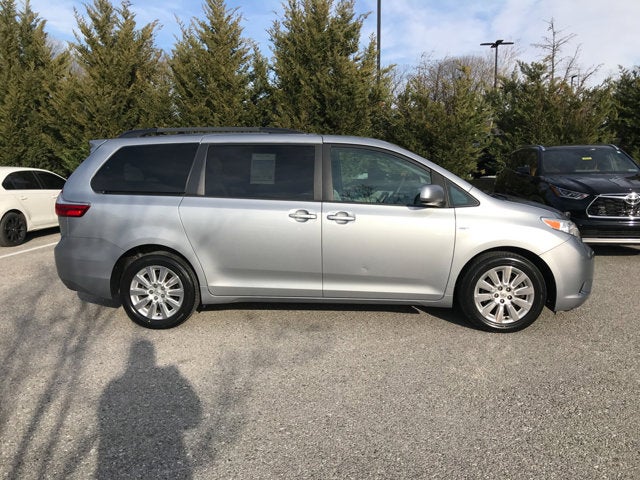 2016 Toyota Sienna LE