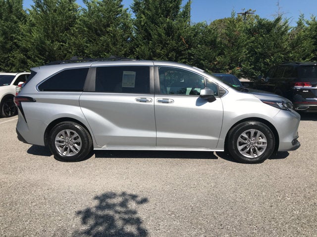 2025 Toyota Sienna XLE
