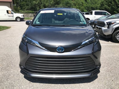 2025 Toyota Sienna XLE