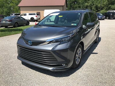 2025 Toyota Sienna XLE