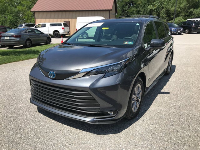 2025 Toyota Sienna XLE