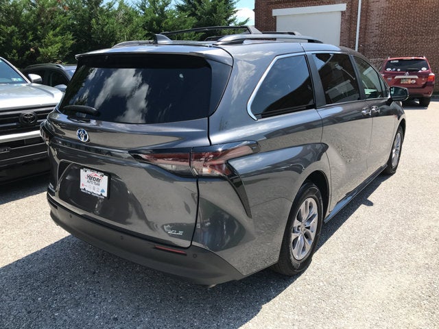 2025 Toyota Sienna XLE