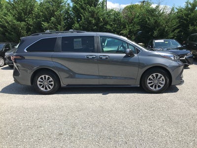 2025 Toyota Sienna XLE