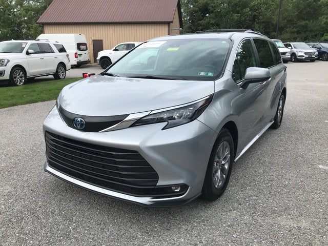 2025 Toyota Sienna XLE
