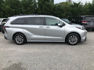 2025 Toyota Sienna XLE