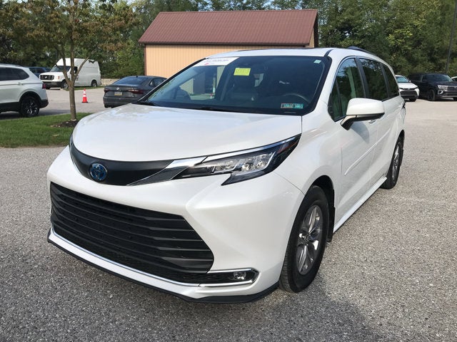 2023 Toyota Sienna XLE