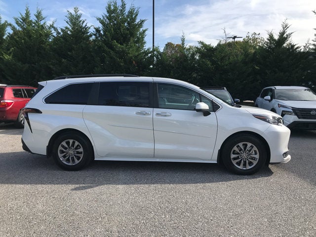2023 Toyota Sienna XLE
