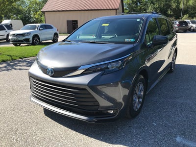 2025 Toyota Sienna XLE