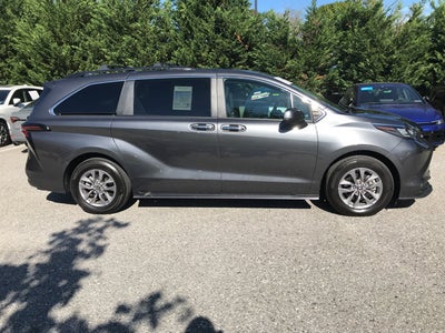 2025 Toyota Sienna XLE