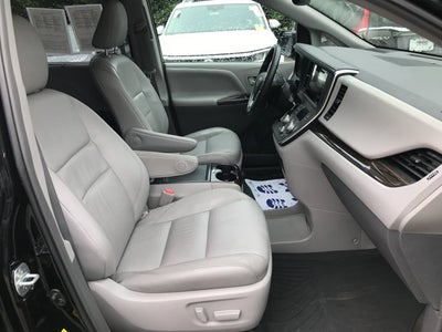 2017 Toyota Sienna XLE
