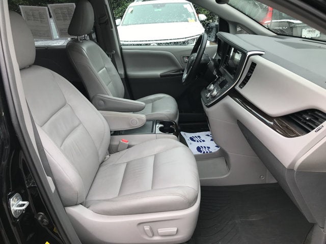 2017 Toyota Sienna XLE