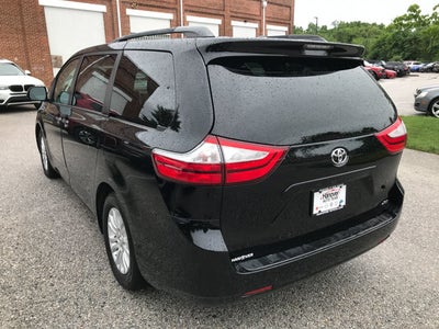 2017 Toyota Sienna XLE