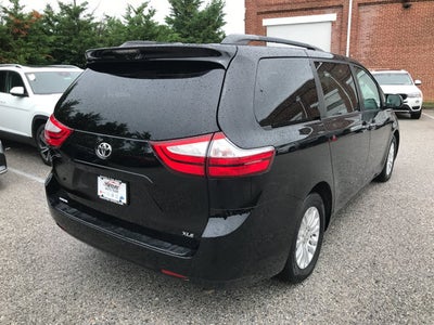 2017 Toyota Sienna XLE