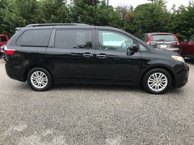 2017 Toyota Sienna XLE