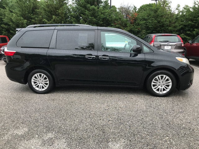 2017 Toyota Sienna XLE
