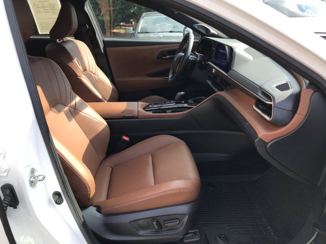 2025 Toyota Crown Signia Limited