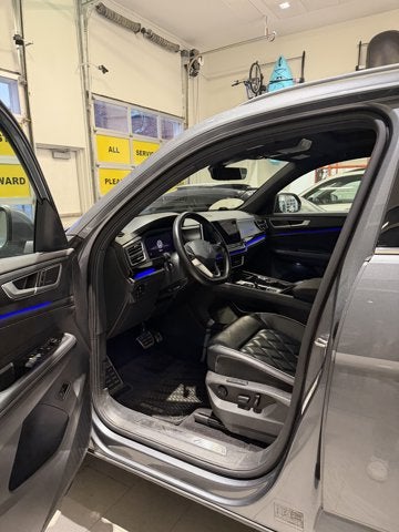 2024 Volkswagen Atlas Cross Sport 2.0T SEL Premium R-Line