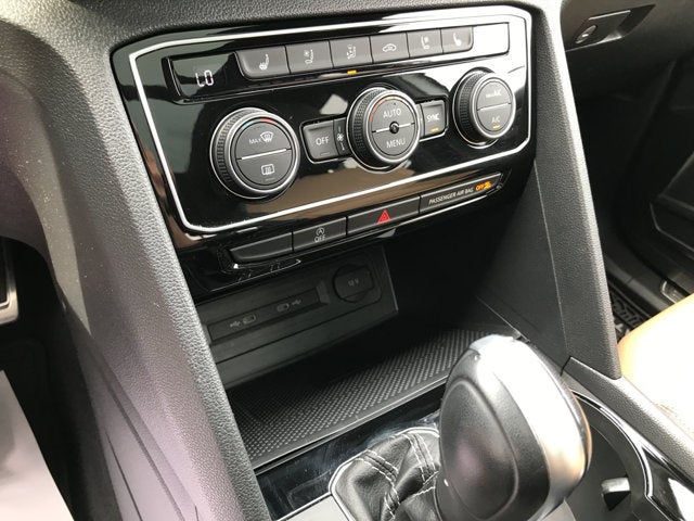 2023 Volkswagen Atlas Cross Sport 3.6L V6 SEL Premium R-Line