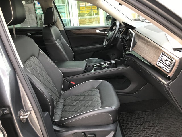 2024 Volkswagen Atlas 2.0T SEL Premium R-Line