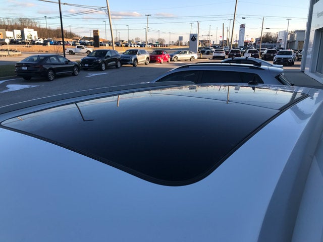 2022 Volkswagen Atlas Cross Sport 3.6L V6 SEL R-Line