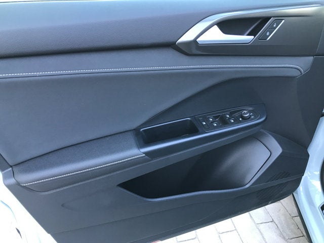 2025 Volkswagen Taos SE Black