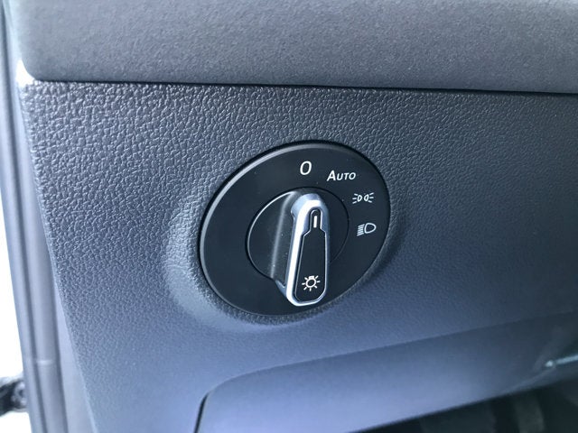 2025 Volkswagen Taos SE Black