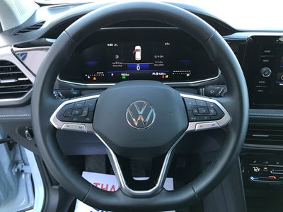 2025 Volkswagen Taos SE Black