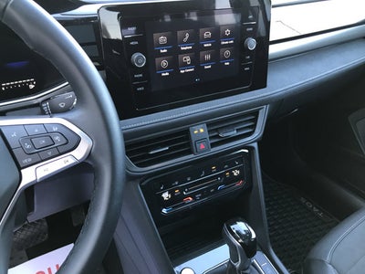 2025 Volkswagen Taos SE Black