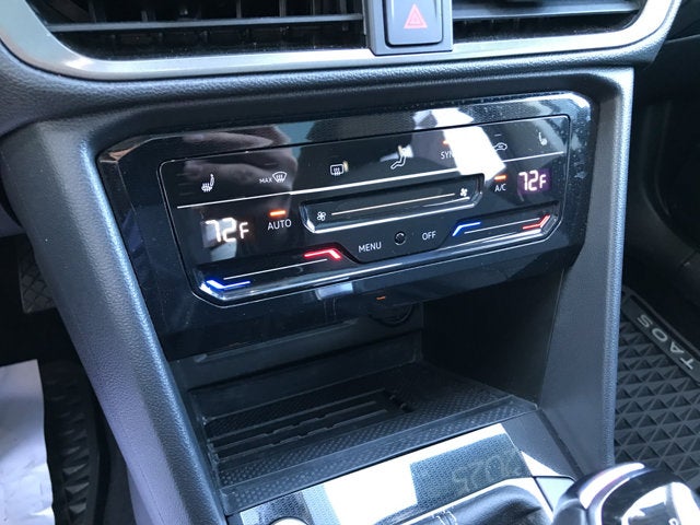 2025 Volkswagen Taos SE Black