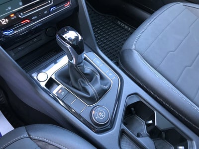 2025 Volkswagen Taos SE Black