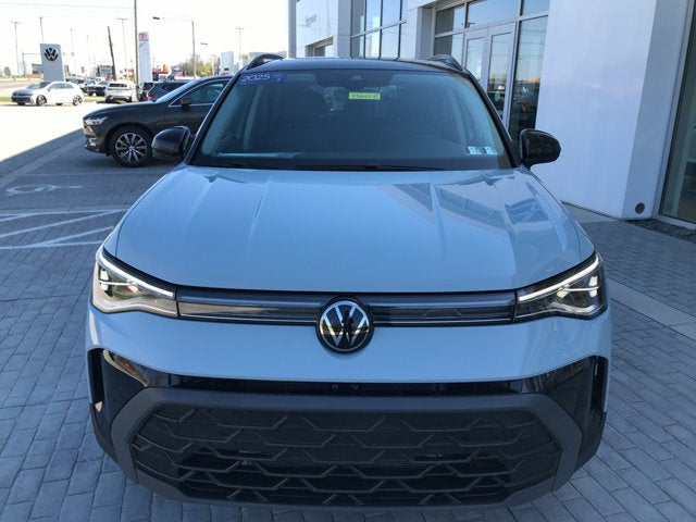 2025 Volkswagen Taos SE Black