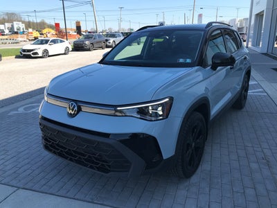 2025 Volkswagen Taos SE Black